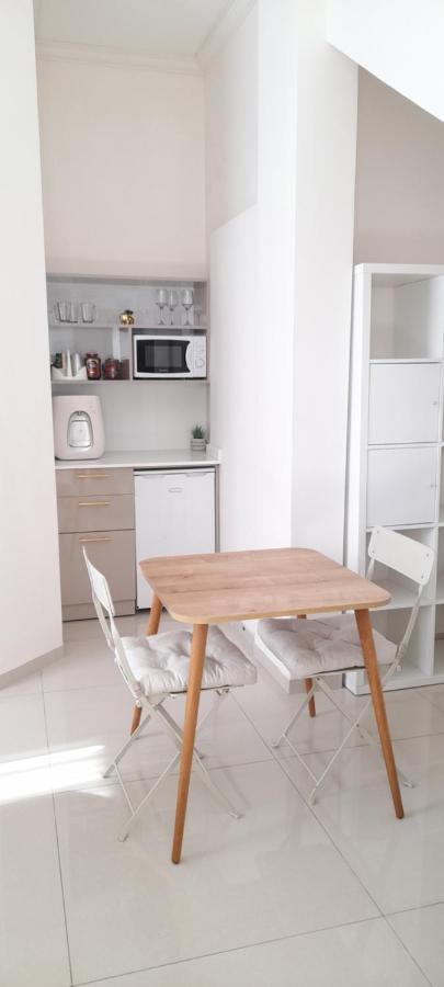 Regina'S Place Or Akiva Bagian luar foto