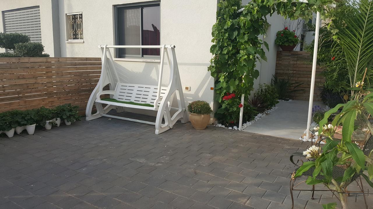 Regina'S Place Or Akiva Bagian luar foto