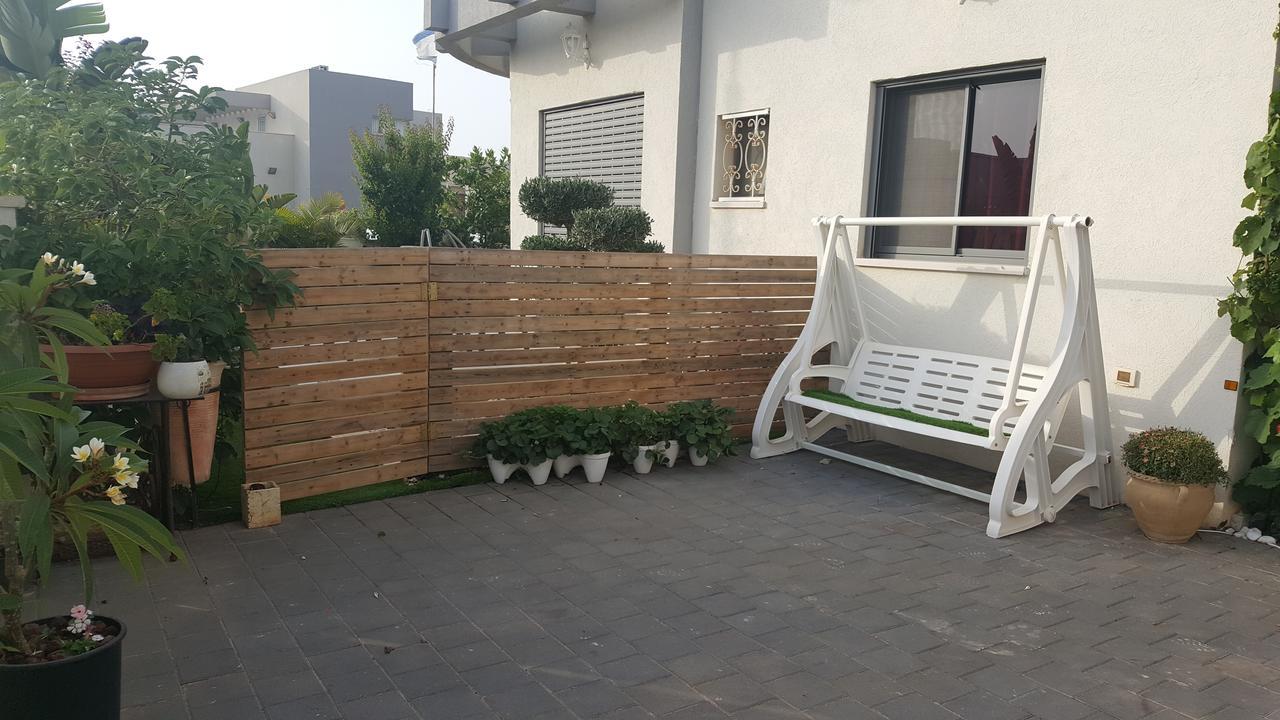 Regina'S Place Or Akiva Bagian luar foto