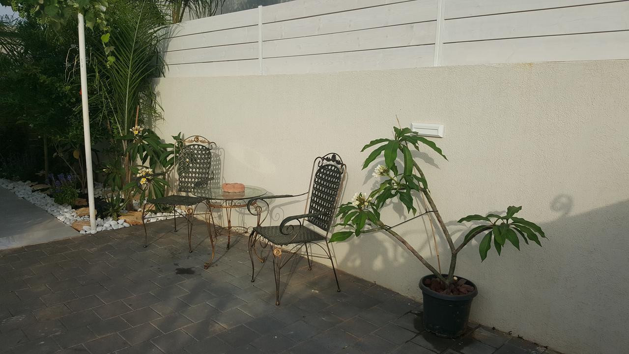 Regina'S Place Or Akiva Bagian luar foto