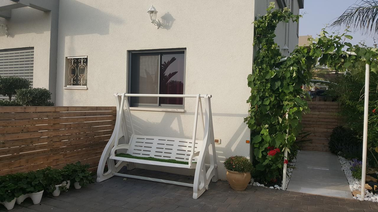 Regina'S Place Or Akiva Bagian luar foto
